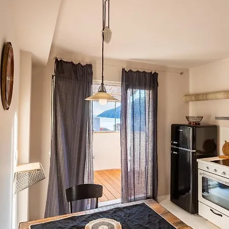 Apartment Palm Tree Komiza